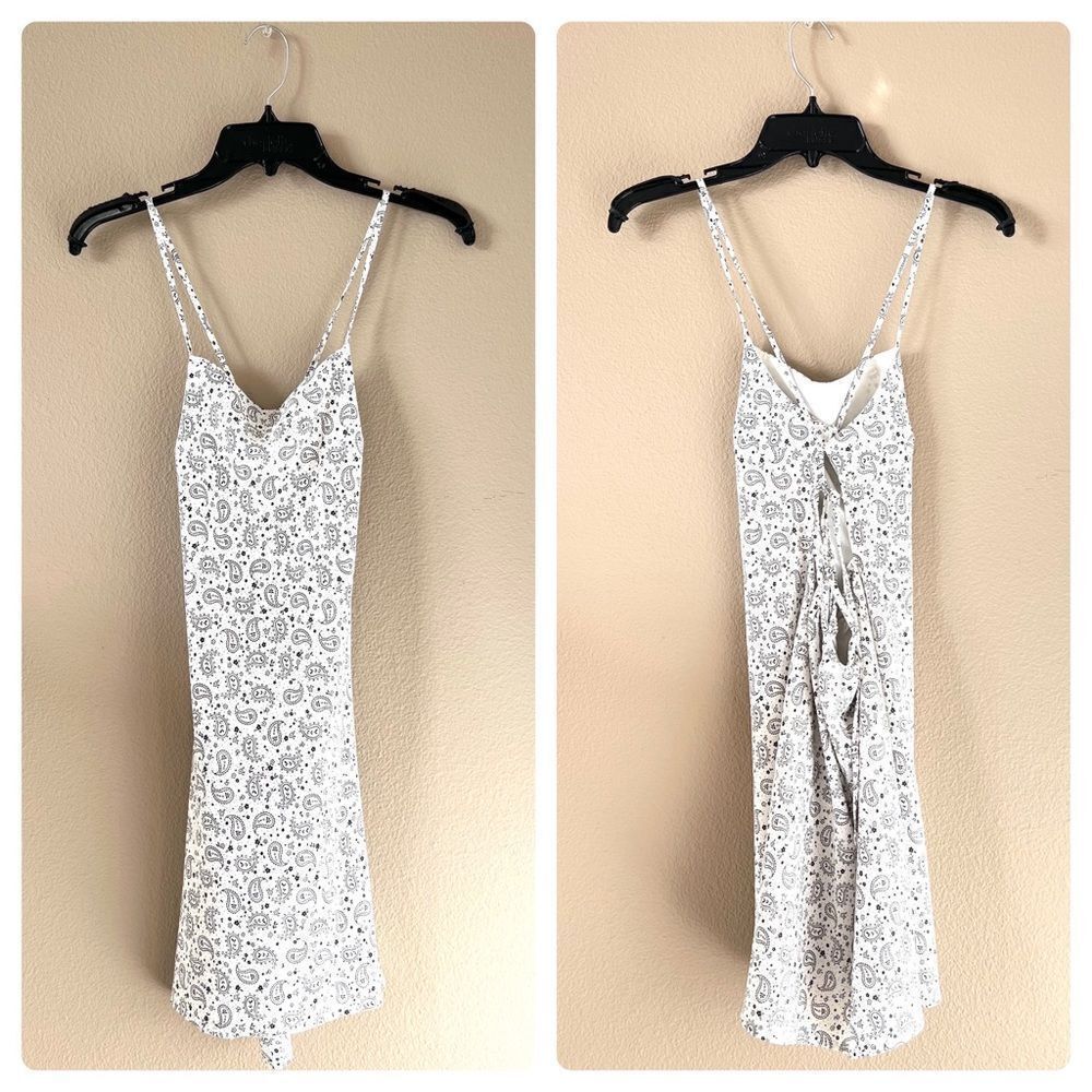Le Lis Paisley Print Cowl Neck Lace Up Back Dress
